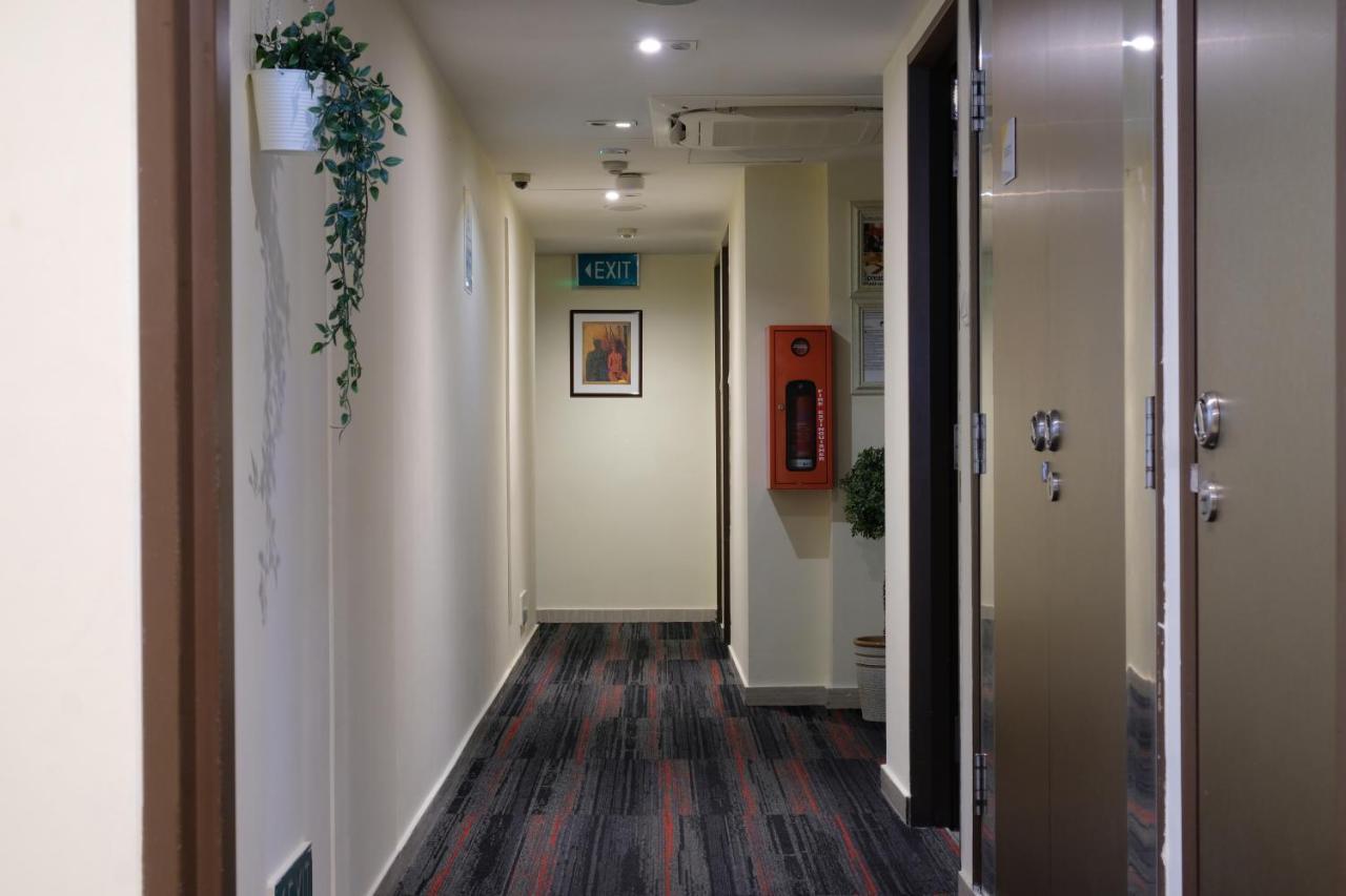 Single Sharing Room And Short Hours Stay At Sandpiper Hotel Singapore Exterior photo